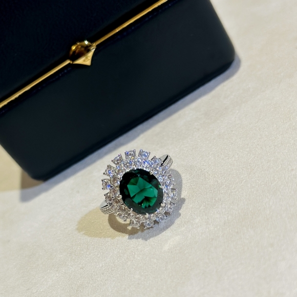 emerald sunflower ring - Picture 6 of 8